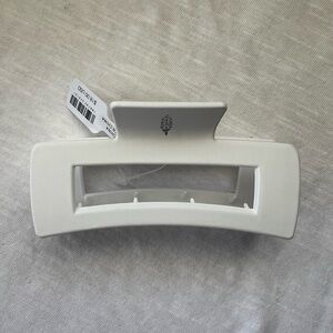 FP movement White Hair Claw Clip